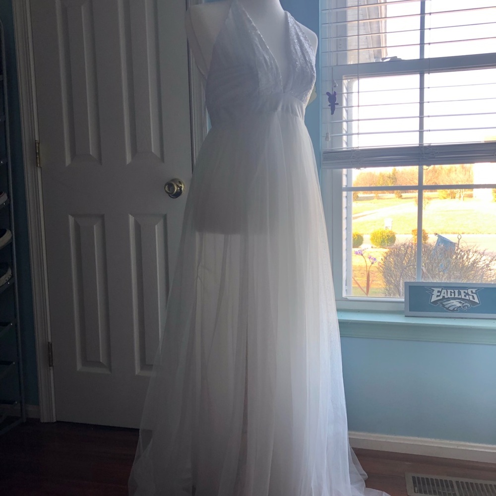 White Prom dress (Never Worn)